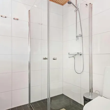 Huoneisto Spacious For 6 With Sauna